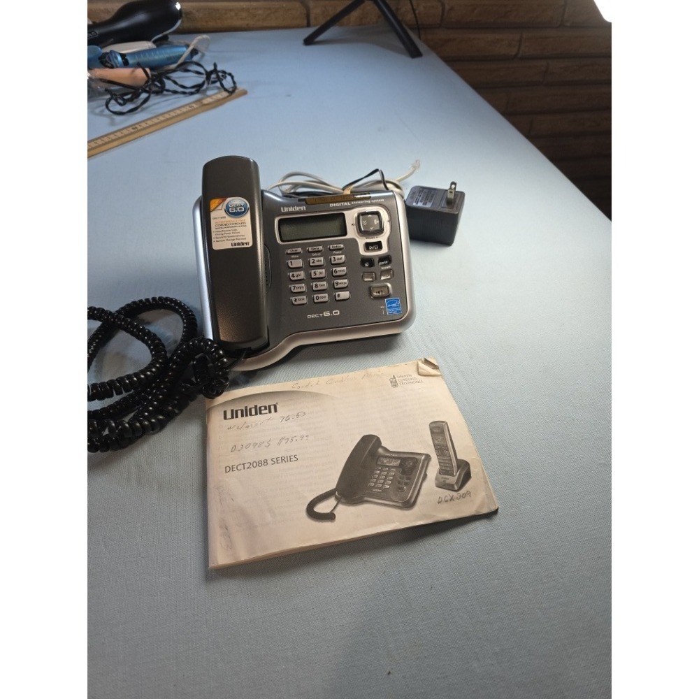 Uniden DECT 2088 Corded Phone Digital Answering System DECT 6.0 Silver Black